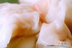 儿童食谱馄饨类：鲜虾三文鱼口蘑大馄饨