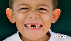 孩子换牙，长出的牙齿很丑、不整齐怎么办
