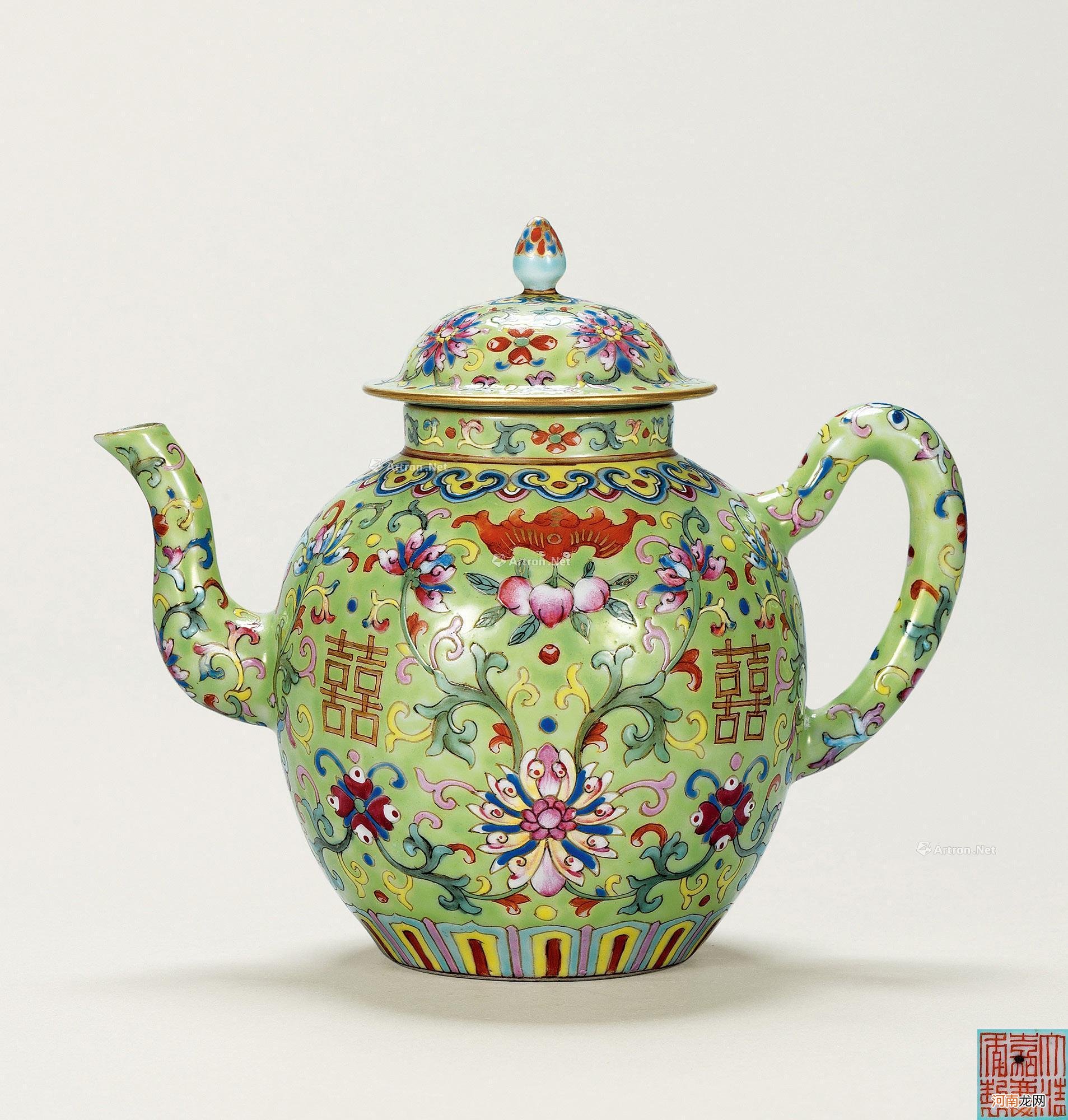 嘉庆珐琅彩莲子壶估价超过800万 嘉庆珐琅彩瓷器特征