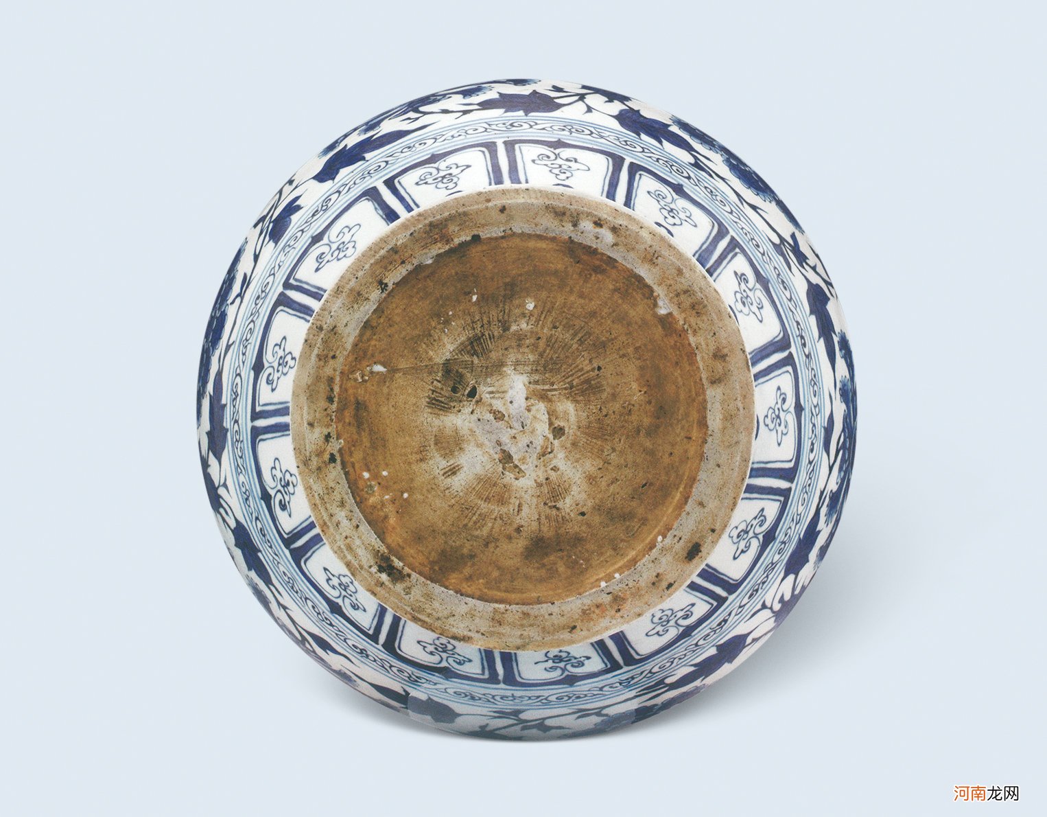 元代青花瓷器的时代特征 元青花早中晚期的特征与鉴别