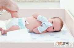 该如何给宝宝换纸尿裤 这些错误做法妈妈需注意