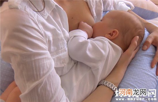 新生儿吃奶太频繁 妈妈须知如何处理新生儿吃奶太频繁