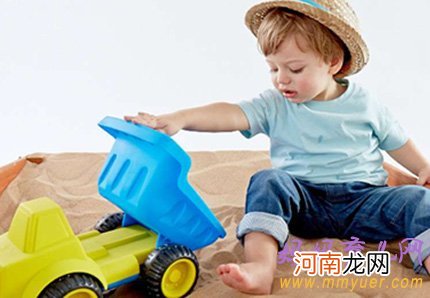 玩沙促进孩子心智发展 沙子进眼千万别乱揉