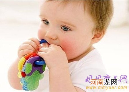 宝宝长牙可能出现的异常症状
