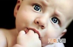 育儿百宝箱：手指喂食法 宝宝的含乳小练习