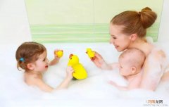 幼儿性教育：你会跟孩子一起洗澡吗?