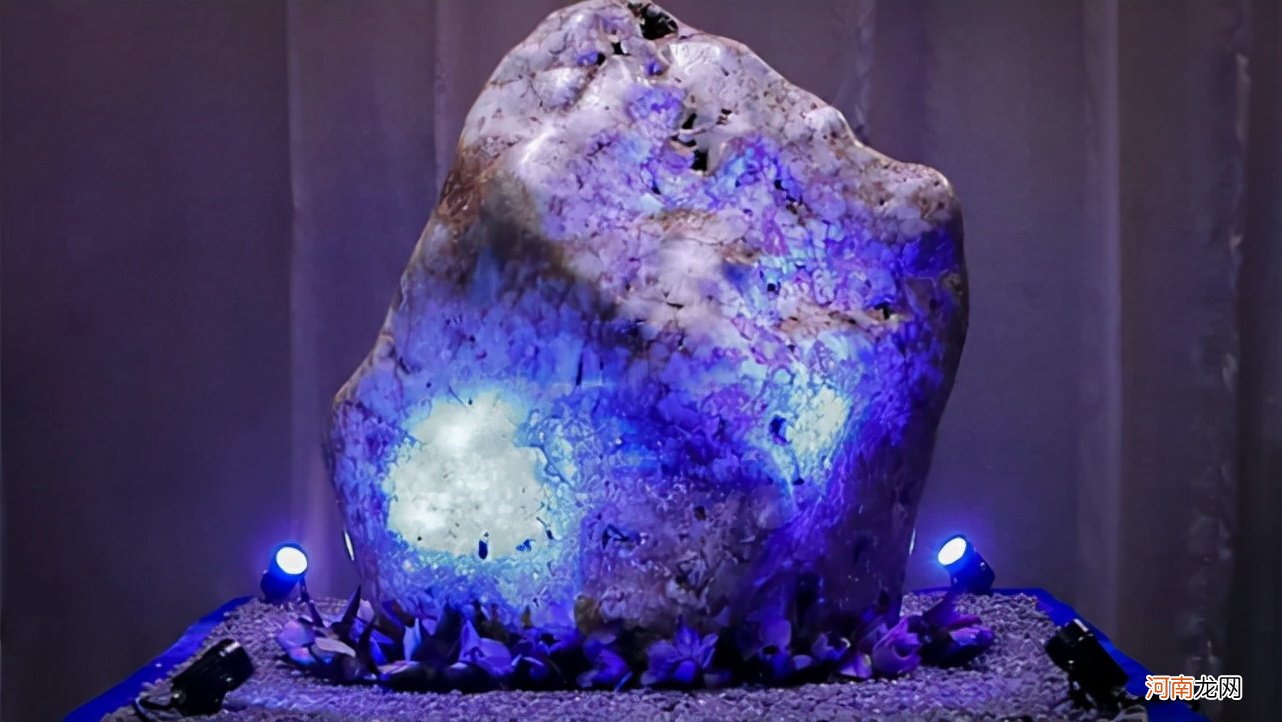 斯里兰卡发现310公斤的大蓝宝石 上亿元的蓝宝石原石真实图片