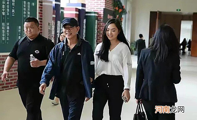 世上仅存2颗纯天然形成的九眼天珠 天然天珠