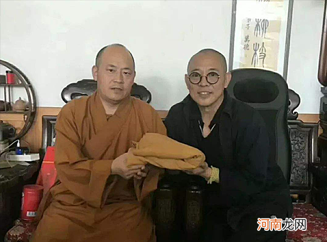 世上仅存2颗纯天然形成的九眼天珠 天然天珠