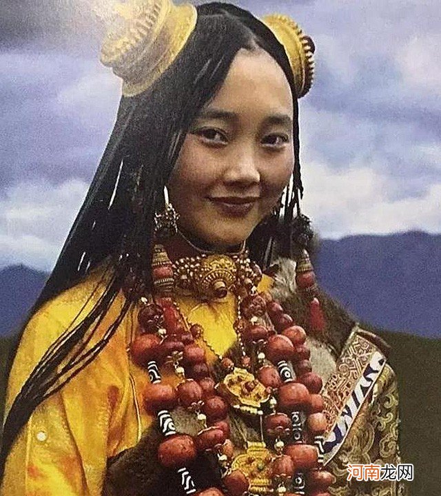 世上仅存2颗纯天然形成的九眼天珠 天然天珠