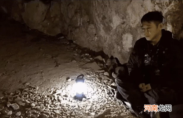 世上仅存2颗纯天然形成的九眼天珠 天然天珠