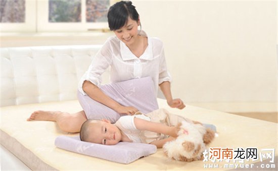 宝宝睡枕头方法正确了吗 90%的妈妈给宝宝用枕头都错了