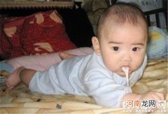 宝宝为啥会吐奶呢 妈妈须知防止宝宝吐奶的方法