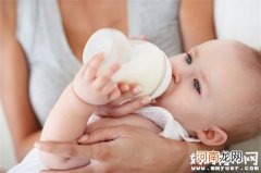 宝宝不吃奶粉怎么办 盘点解决宝宝不吃奶粉的方法