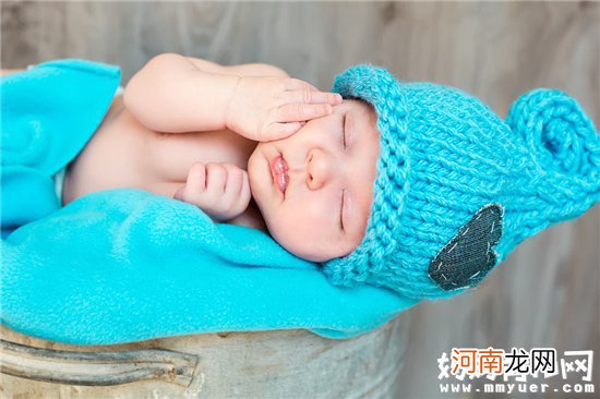 新生儿睡觉开灯好吗 关于新生儿睡觉的知识家长要了解