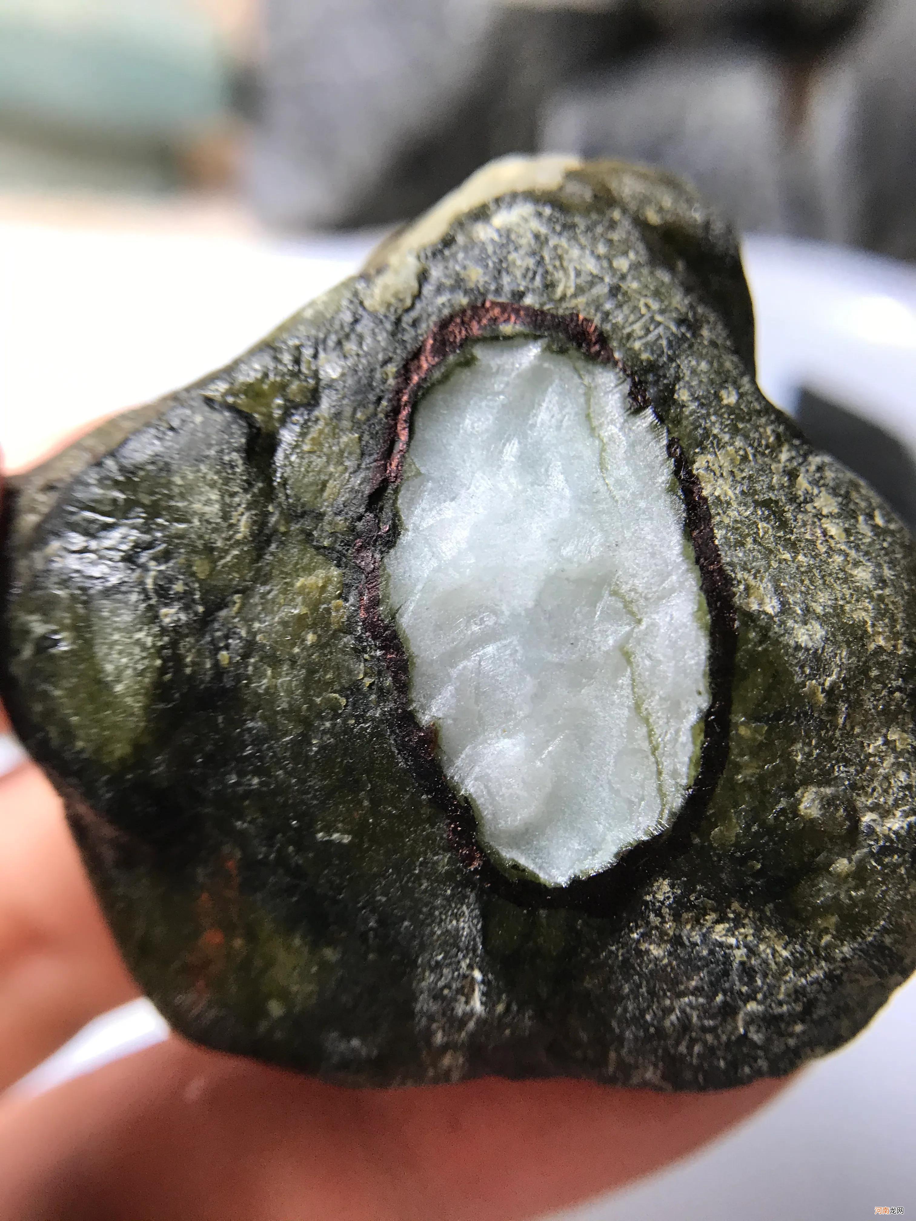 一分钟教你学会看翡翠原石的种 原石冰种翡翠鉴别方法