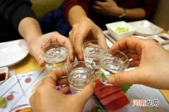 如何锻炼酒桌上口才 饭桌上高情商敬酒词