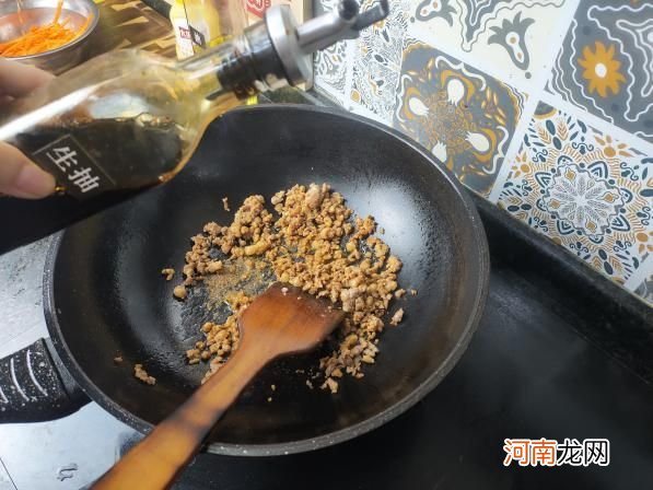 胡萝卜炒肉怎么做好吃 胡萝卜炒肉的简单做法