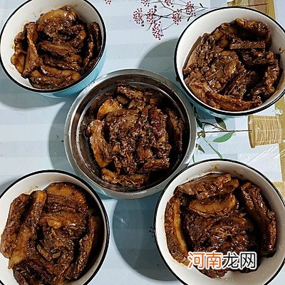 教你做梅菜扣肉 梅干菜扣肉怎么做