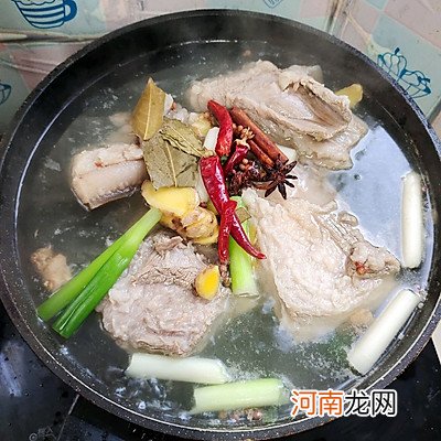 教你做梅菜扣肉 梅干菜扣肉怎么做