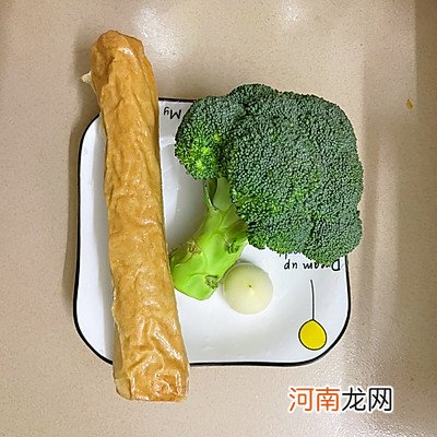 西兰花炒肉卷下饭菜 肉卷炒什么菜好吃