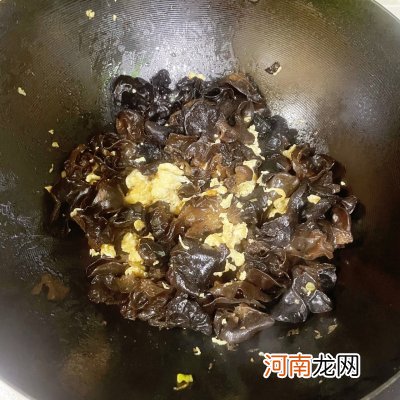 简单易做的鸡蛋木耳鲜美又抗寒 木耳的做法