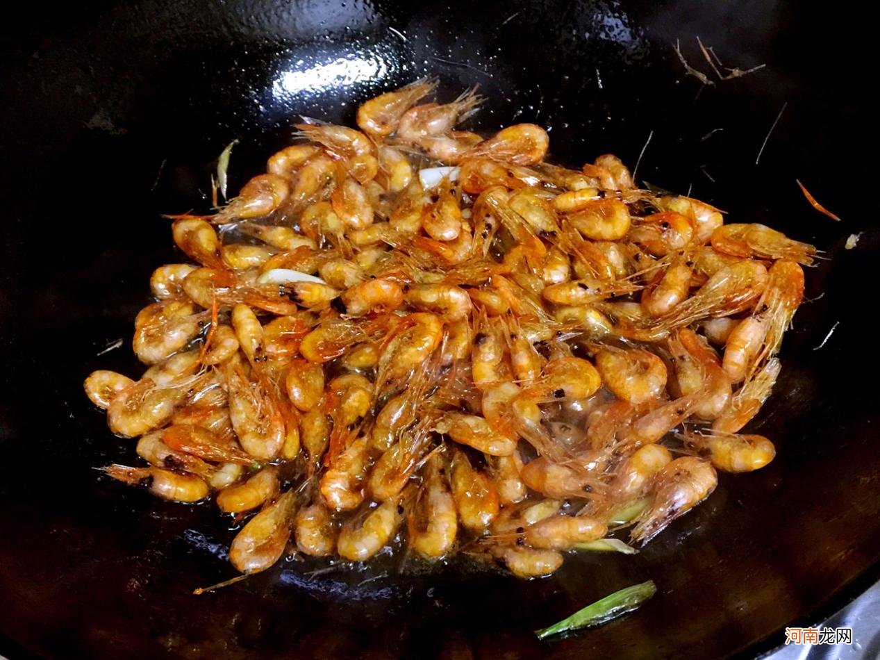 油爆小河虾 河虾的做法