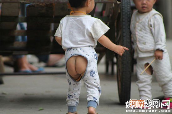 1岁女宝宝穿开裆裤竟然染上性病 开裆裤真的不能穿吗