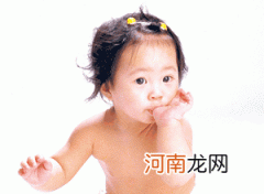手指喂食法 宝宝的含乳小练习