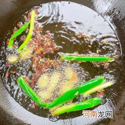 隔壁小孩馋哭了的葱油饼 正宗葱油饼的家常做法