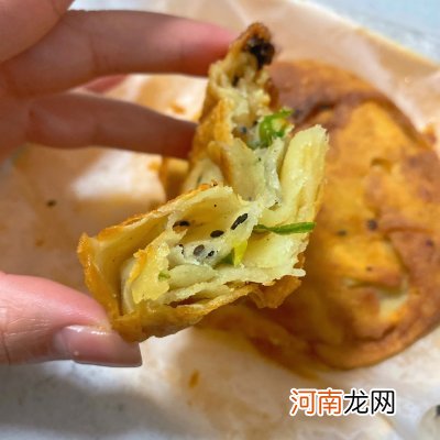 隔壁小孩馋哭了的葱油饼 正宗葱油饼的家常做法