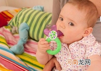 宝宝爱咬玩具小心慢性中毒