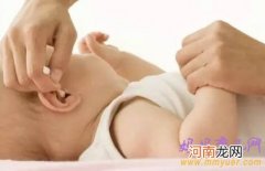 孩子耳屎多不让挖 堵住耳朵怎么办？