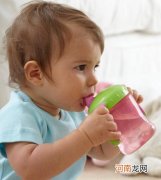 解析婴儿喝水呛背后的3大原因