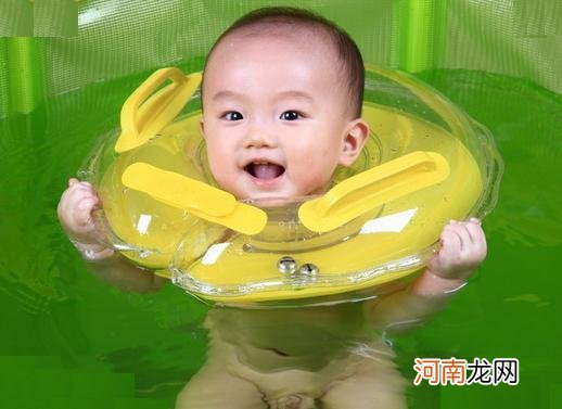 婴儿游泳讲究多 时间不宜超过15分钟