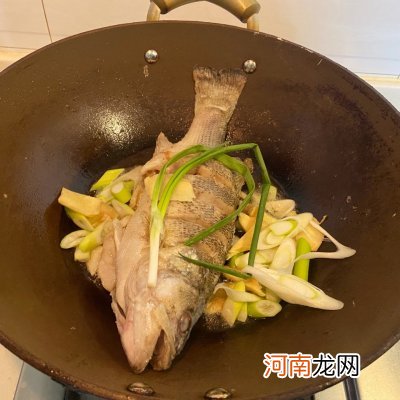 暖冬这道红烧鲈鱼暖胃暖身又暖心 鲈鱼的做法