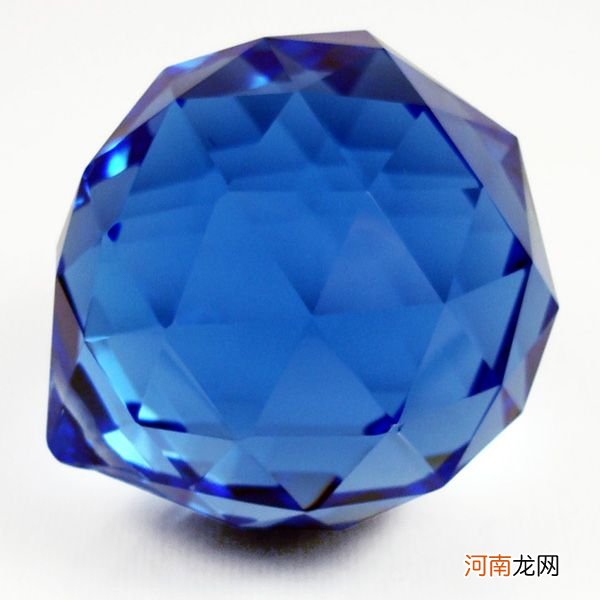 蓝发晶被称为是发晶中的“大熊猫” 蓝水晶的寓意