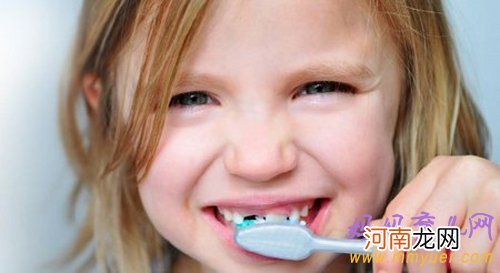 孩子在换牙期也要认真刷牙