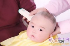 如何给小宝宝理发 学会这几招你也是孩子的私人理发师
