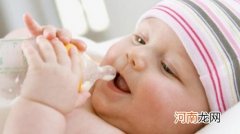 人工喂养婴儿更易吐奶吗