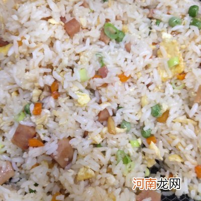 家常炒米饭的做法