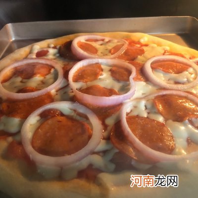 正宗地道的意式薄底萨拉米肠披萨做法 披萨做法