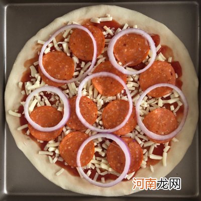 正宗地道的意式薄底萨拉米肠披萨做法 披萨做法