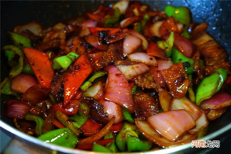 川菜师傅这样配菜做回锅肉 如何做回锅肉好吃