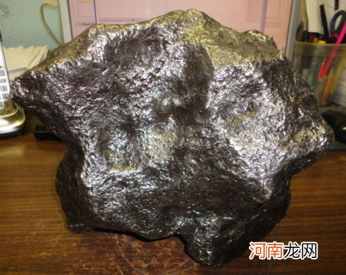 石陨石的物理特征 鉴定石陨石最大特点