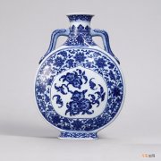 估价1280万的嘉庆抱月瓶 嘉庆官窑瓷器拍卖价格