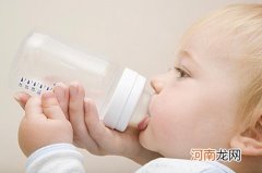 宝宝一周岁就该“戒奶瓶”啦