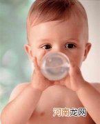 冬季干燥缺水 不同年龄段宝宝喝水全攻略