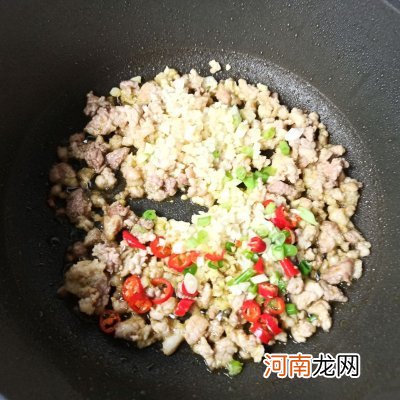 家常鱼香茄子你这么做 鱼香家常茄子的做法