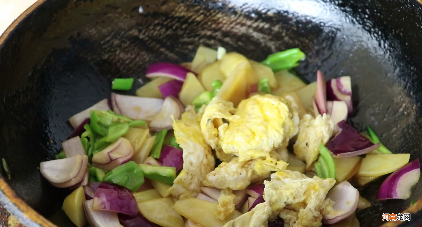 洋葱土豆炒鸡蛋做法 洋葱的做法